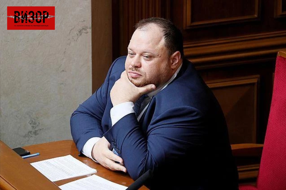 У Верховній Раді відмовилися надати інформацію про закордонні відрядження депутатів у 2023 році та не змогли показати документ, яким обмежено доступ журналістів до парламенту