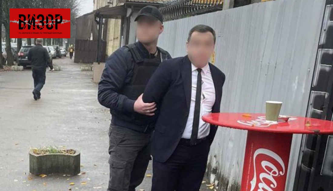 Посадовець митної служби отримав від іноземця хабар за перевезення незадекларованих 40 тисяч доларів, – прокуратура