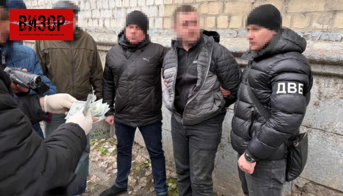 У Дніпрі затримали поліцейського, який за 1500 доларів допомагав ухилитися від мобілізації