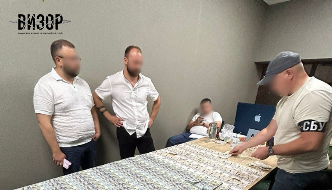У Києві затримали адвоката, який за 45 тис доларів США допомагав військовозобов’язаним отримати «білі квитки»