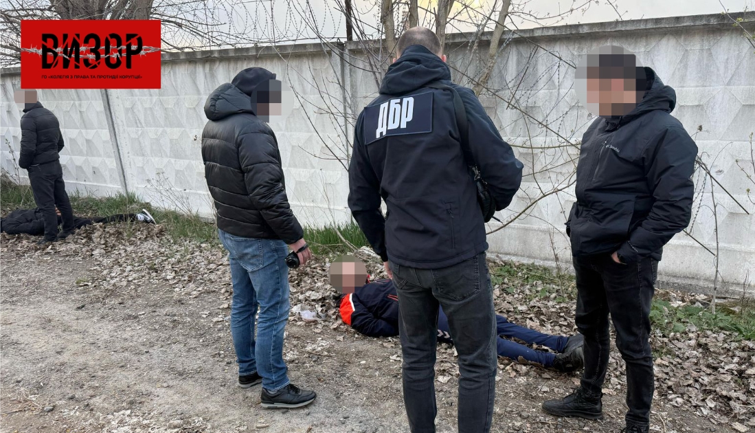 ДБР затримало військовослужбовця, який пішов у СЗЧ та займався збутом психотропів