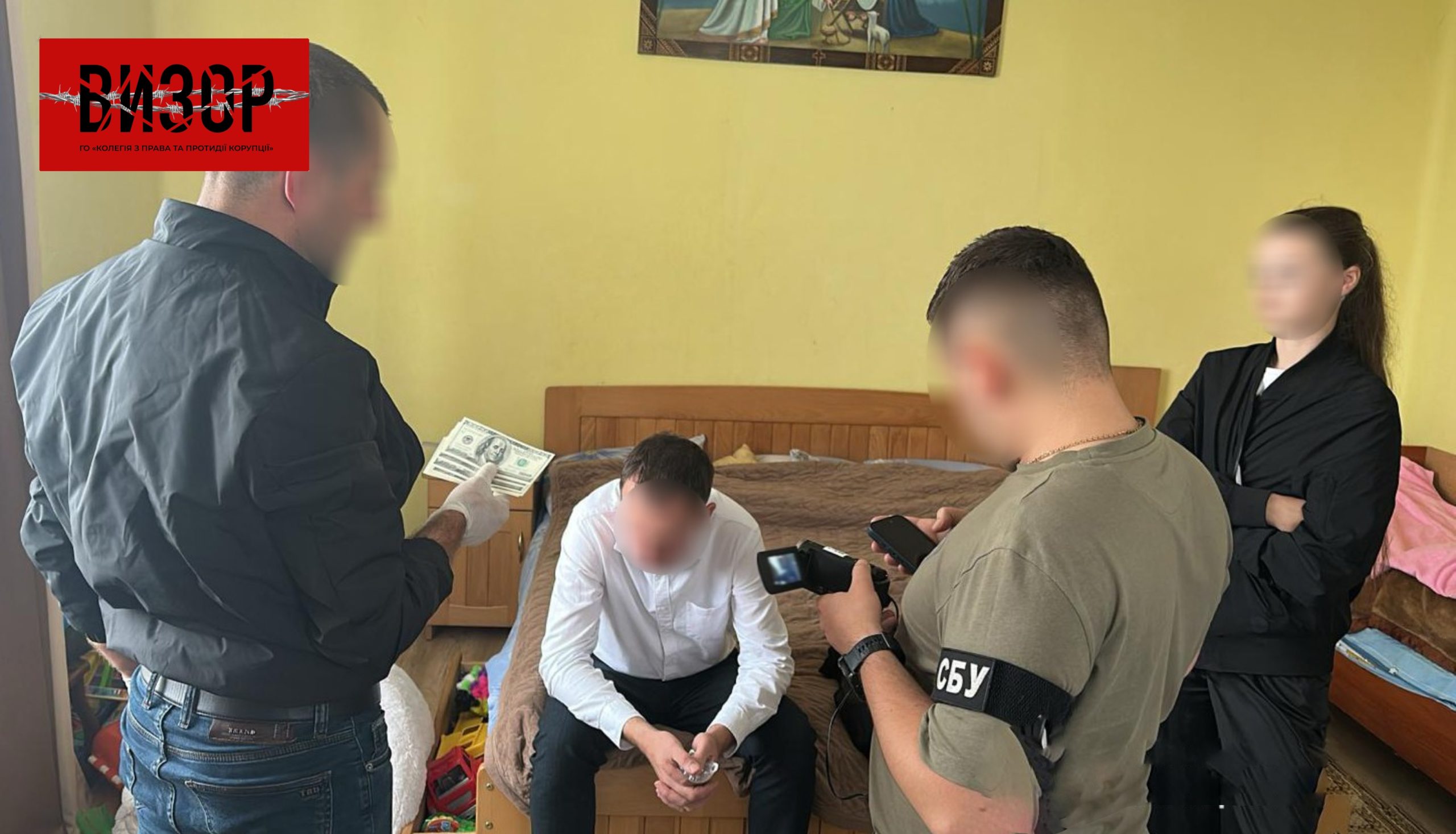 На Львівщині посадовця однієї з міськрад та адвокатку викрили на хабарі