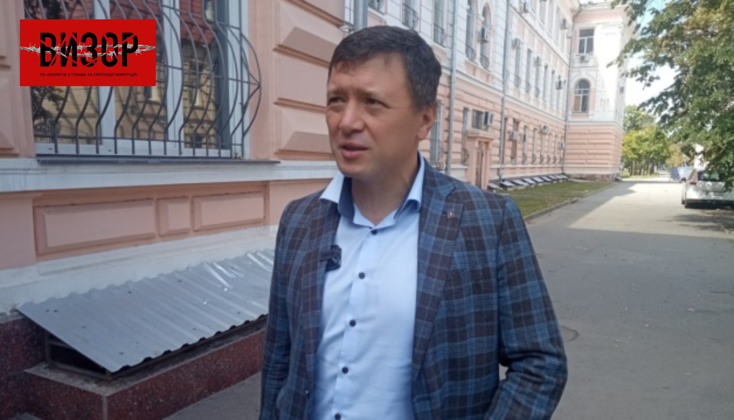 Розкрадання на фортифікаціях: адвокат каже, що головного підозрюваного не допитували жодного