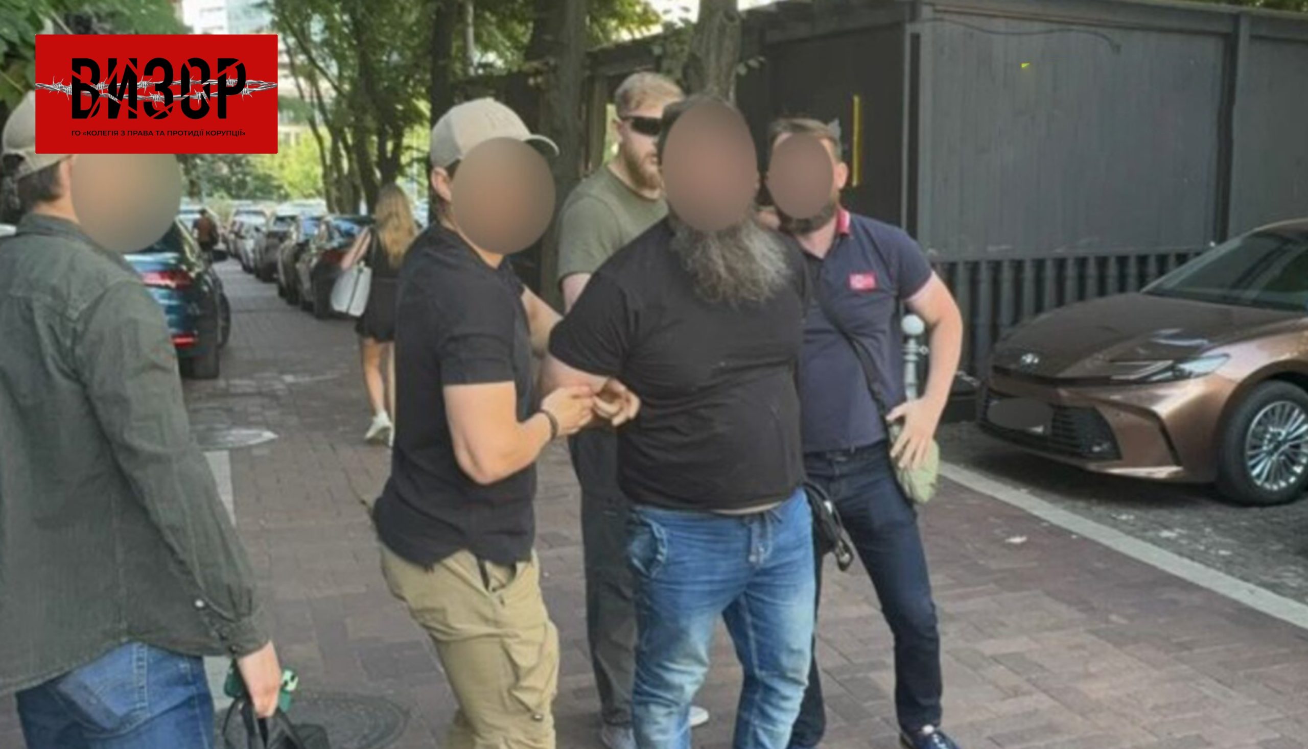 Адвоката затримано за обіцянку за 7000 доларів зняти киянина з розшуку та працевлаштувати на держпідприємство заради бронювання
