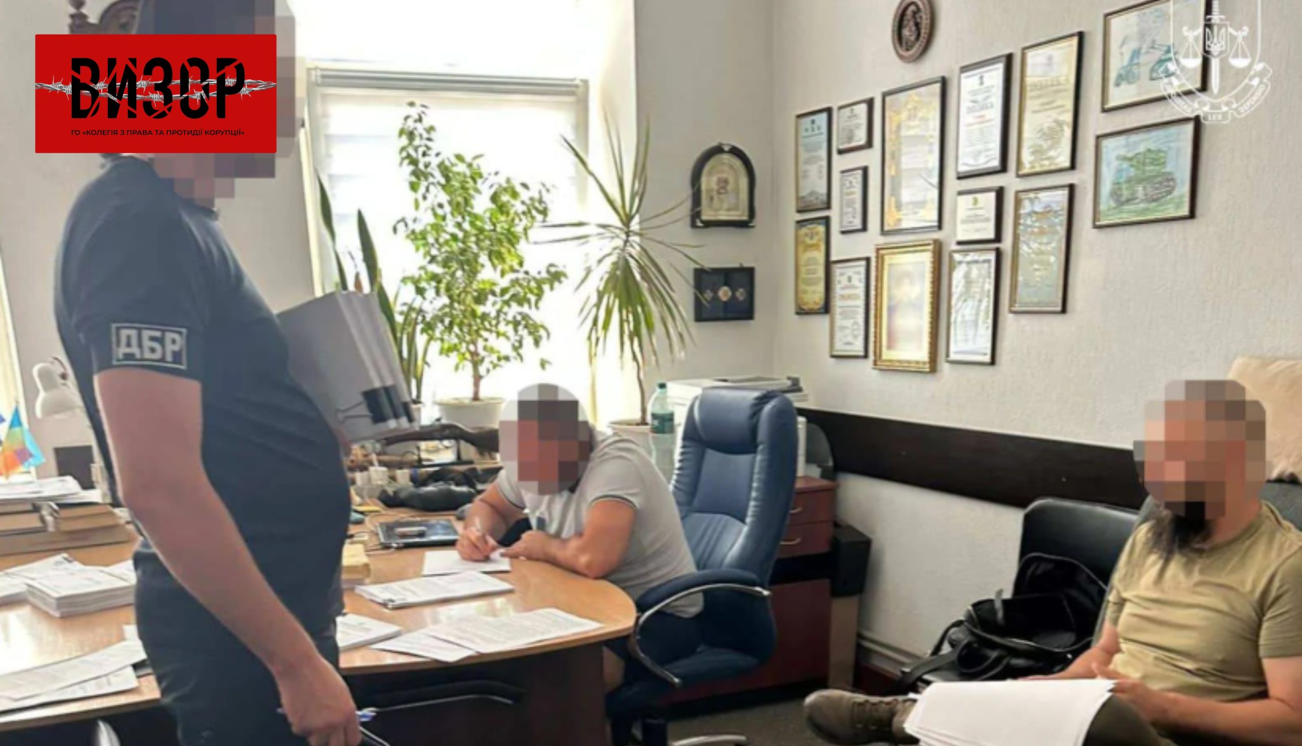 Двох суддів Марʼїнського суду відправили під домашній арешт