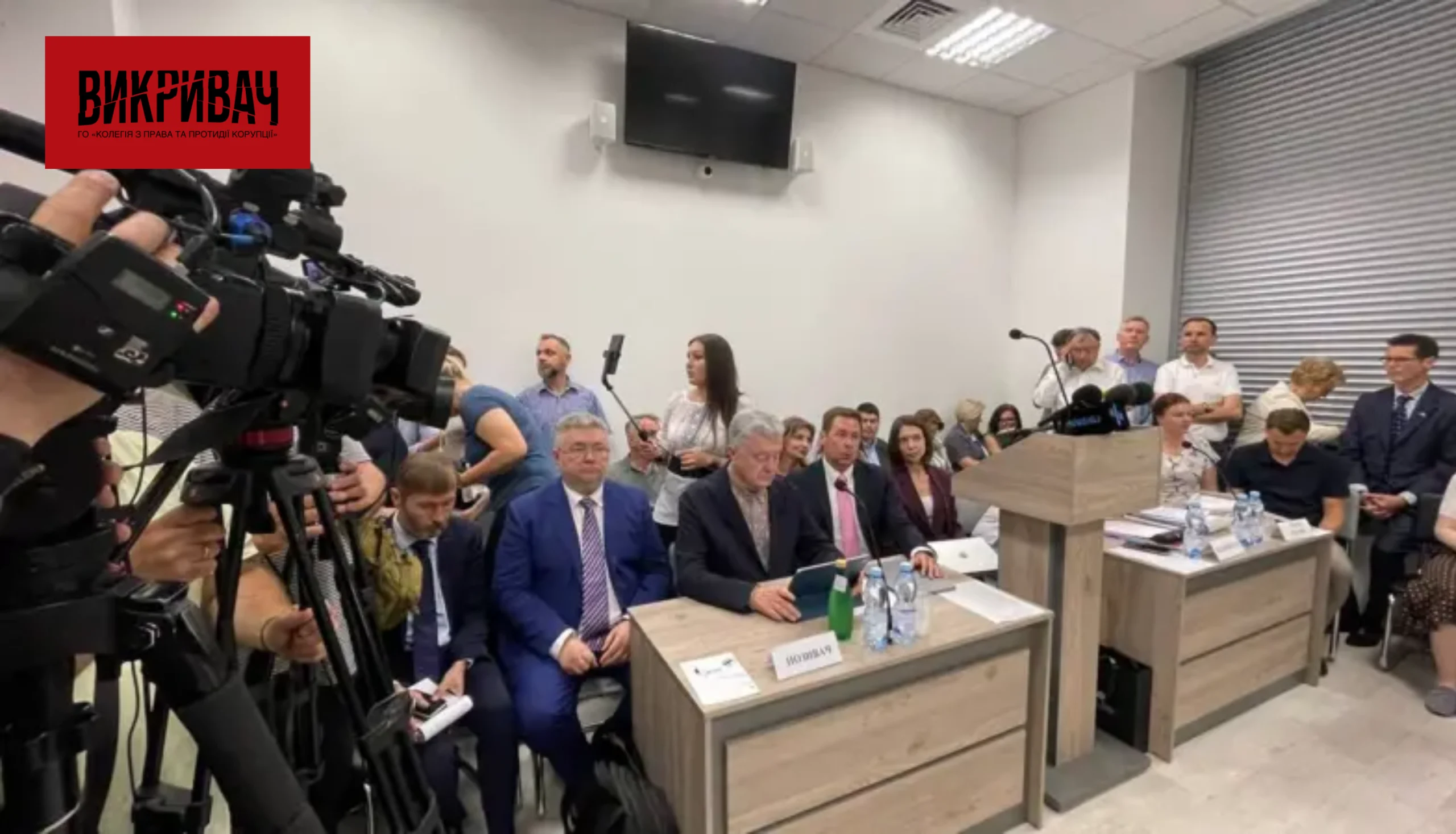 Верховний Суд ухвалив рішення щодо санкцій Зеленського проти Порошенка